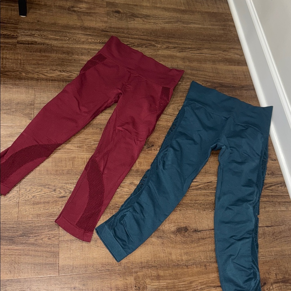 ❤️two pairs of Forever 21 size small leggings- must go. Accepting all offers!!❤️